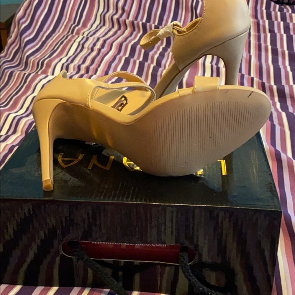 Stilettos! - Picture 4 of 4